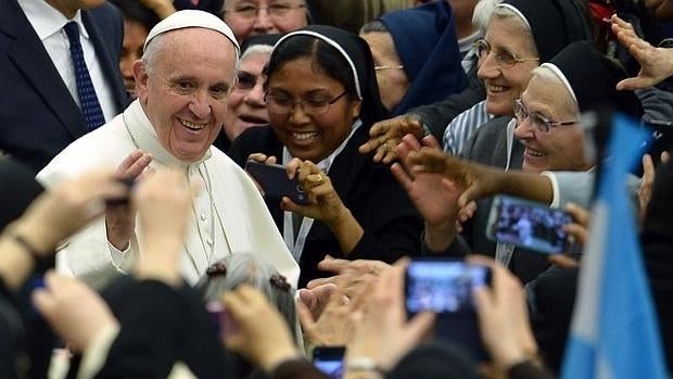 El Papa Francisco durante sue ncuentro con cinco mil religiosos y religiosas de todo el mundo