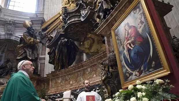 El Papa Francisco durante una misa basílica de San Pedro en el Vaticano