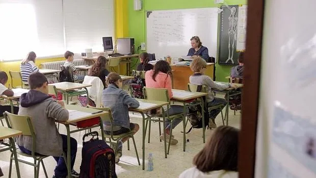 Un grupo de alumnos de un colegio público de Galicia realizan las pruebas de 3º de Primaria, como indica la Lomce
