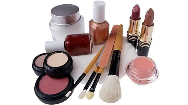 Las mujeres están más expuestas a los ftalatos de lacas de uñas, maquillaje y otros productos de aseo