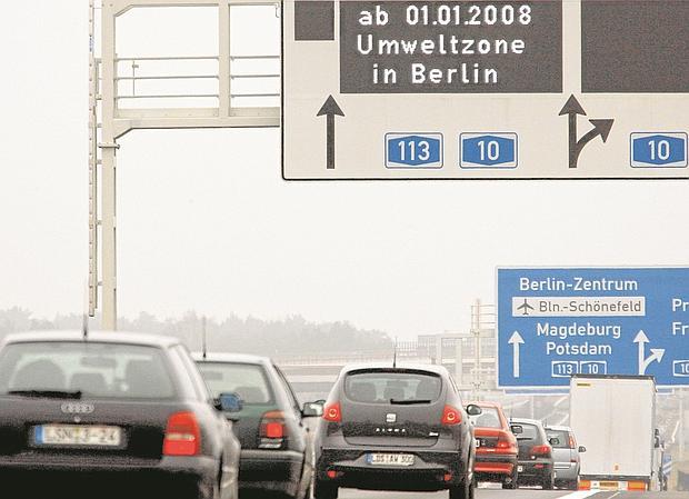 Un cartel a las afueras de la ciudad indica que Berlín es zona medioambiental