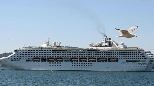 El buque "Sea Princess" estuvo anclado en el puerto de Vigo (Pontevedra), con un total de 234 personas a bordo por un brote de norovirus