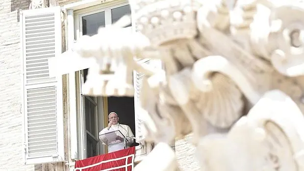 El Papa Francisco esta mañana durante el rezo del Regina Caeli