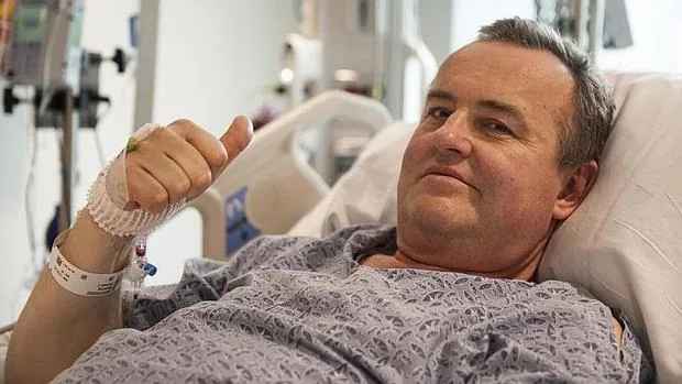 Thomas Manning en el Hospital General de Massachusetts en Boston después de que le realizaran el trasplante de pene