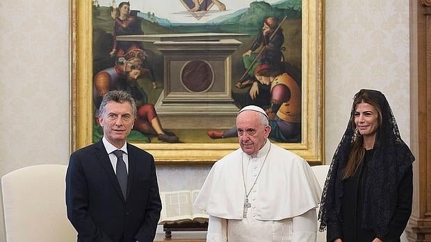 El presidente argentino, Mauricio Macri, junto al Papa Francisco en su visita al Vaticano del pasado febrero