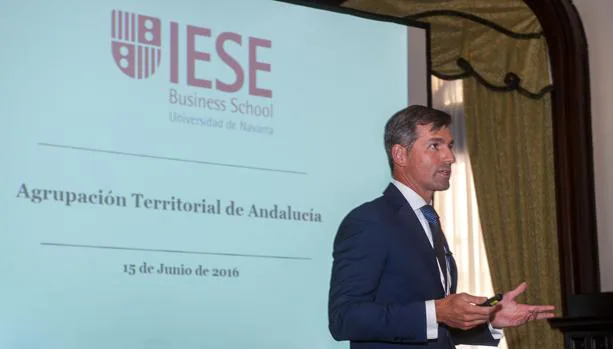 Encuentro de Alumnos del IESE Business School, Agrupacion Territorial de Andalucía, celebrado en el Hotel Alfonso XIII de Sevilla. En imagen, Javier Muñoz (Director del IESE Alumni Association).