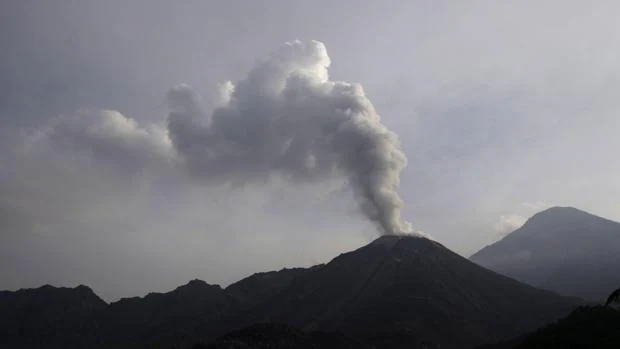 Foto de archivo del volcán Santiaguito en una erupción en 2010
