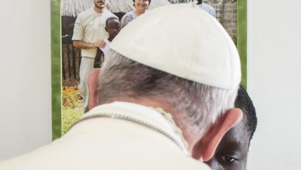 Tardes de playa para los sin techo de Roma gracias al Papa