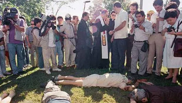 Los cuerpos de los asesinados en la masacre, en 1989