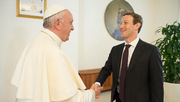 El Papa Francisco con Mark Zuckerberg este lunes