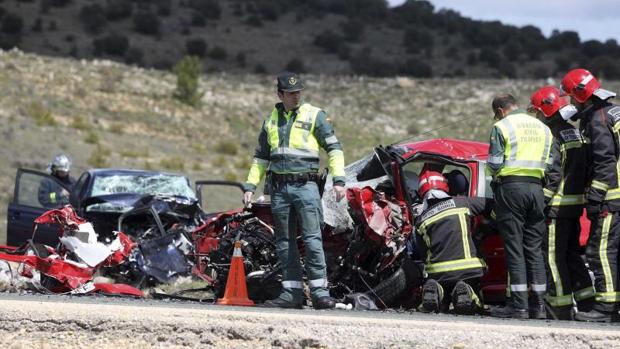 Dos personas fallecieron el pasado viernes en la carretera nacional 122, a su paso por el término municipal de La Omeñaca (Soria), un punto negro de la red de carreteras del Estado en la provincia, tras colisionar frontalmente dos turismos