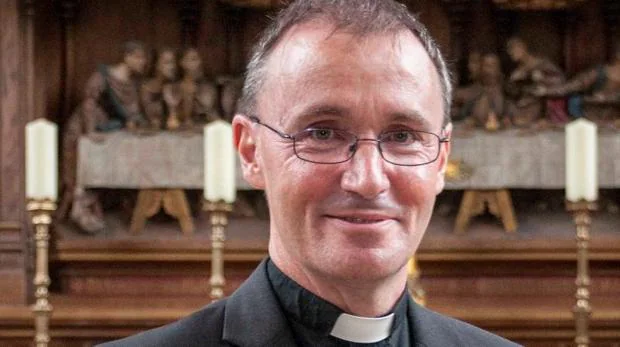 Nicholas Chamberlain, de 52 años, prelado de Grantham, al Noreste de Inglaterra, se convirtió el pasado viernes en el primer obispo anglicano que sale del armario