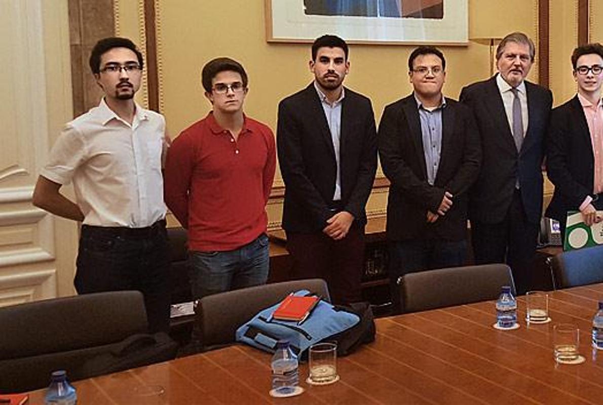 El ministro de Educación recibe a los representantes de los estudiantes