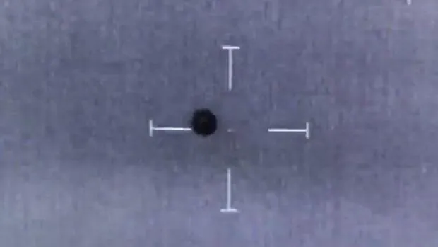 Una cámara infrarrojos capta el vuelo de lo que parece ser un objeto volador no identificado