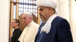 En la mezquita, con el jefe de los musulmanes del Cáucaso