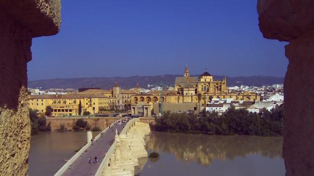 Un guardia civil de Cádiz salva a una mujer que intentó quitarse la vida arrojándose al Guadalquivir