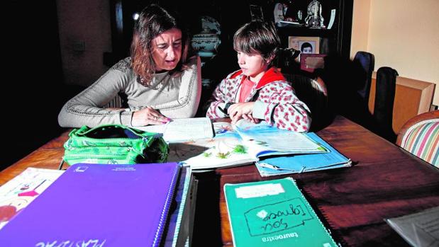 Arancha Ventura, una de las madres que ha respaldado el llamamiento de Ceapa, no hará deberes con sus hijos este fin de semana
