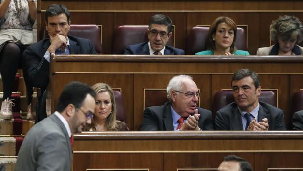 Diputados afines a Pedro Sánchez ven «decepcionante» el discurso de Antonio Hernando