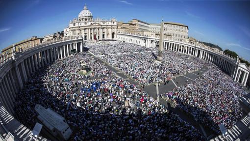 ista general de la plaza de San Pedro en el Vaticano hoy, 4 de septiembre de 2016, durante la ceremonia de canonización de la Madre Teresa de Calcuta.