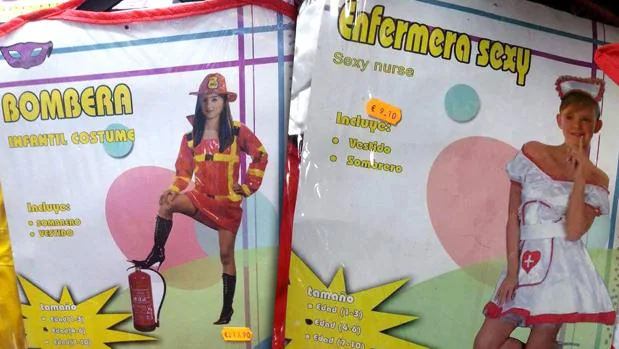 A la derecha de la imagen, el traje de «enfermera sexy» que denuncia Facua