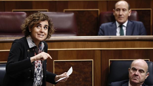 La ministra de Sanidad, Dolors Montserrat, en el Congreso de los Diputados