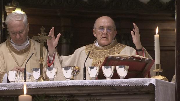 El cardenal Osoro toma posesión de su extraordinaria iglesia romana