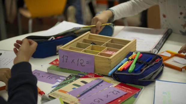 Un juez obliga a reagrupar en la misma clase a dos mellizos