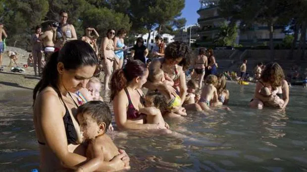 Peñíscola instalará cabinas de lactancia en sus playas para el verano