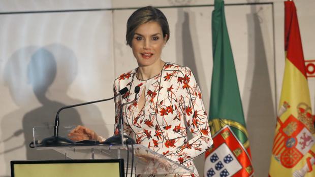 La Reina, este jueves, durante su intervención en la Conferencia Tabaco y Salud, celebrada en Oporto