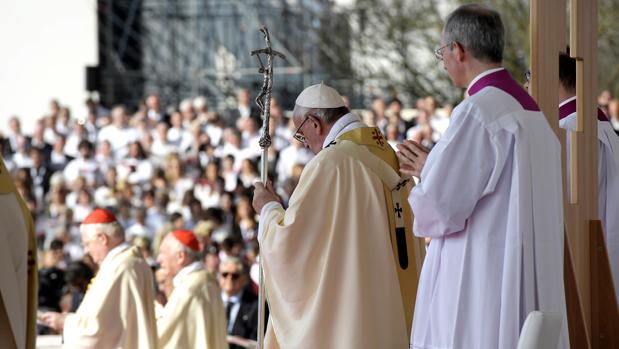 El Papa Francisco, durante la misa celebrada en un parque de Monza