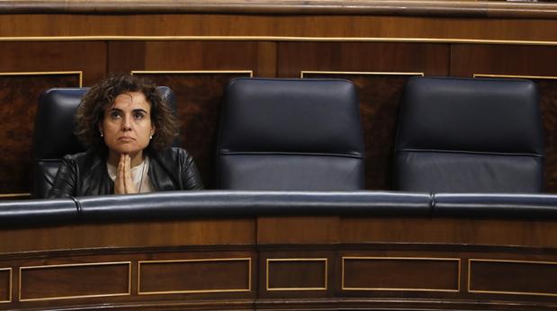 La ministra de Sanidad, Igualdad y Servicios Sociales, Dolors Montserrat, esta mañana en el Congreso