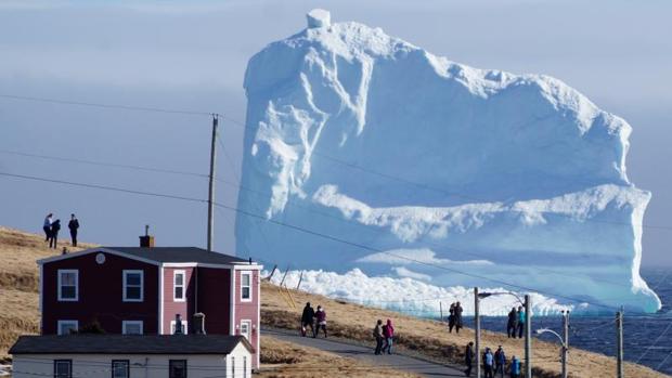 Los vecinos han bautizado al trozo de hielo como «Iceberg Alley»