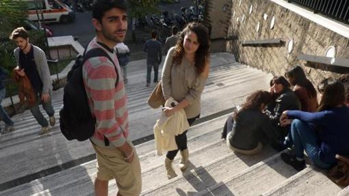 Estudiantes italianos, a las puertas de la Universidad de Roma