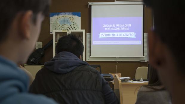 Los huérfanos no reciben ahora una pensión si su madre no ha cotizado