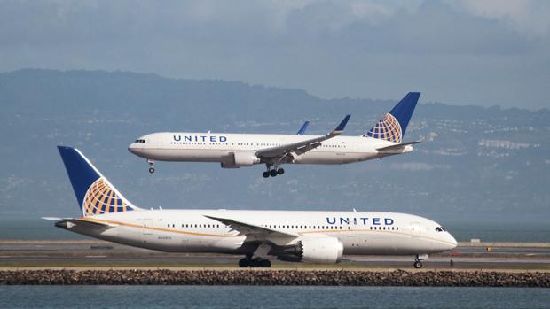 Canadá prohíbe que las aerolíneas expulsen pasajeros tras la polémica de United Airlines