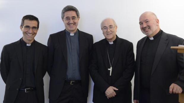 Carlos Granados, director de la BAC; José Granados, autor; Adolfo Gonzalez Montes, obispo de Almería, y Manuel González Lopez Corps, profesor de Teología Litúrgica y Sacramentaria de la UESD