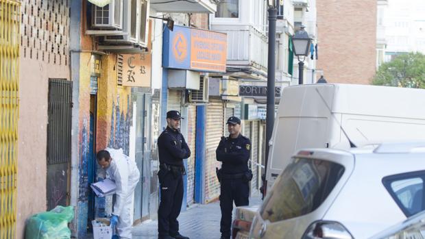 Agentes de Policía Nacional, durante una operación en Alcorcón
