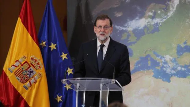 El presidente del Gobierno, Mariano Rajoy, durante su interevención en la inauguración de dos jornadas de debate para consensuar con la sociedad civil la regulación que se va a desarrollar para cumplir con los compromisos asumidos en el Acuerdo de lucha contra el cambio climático de París