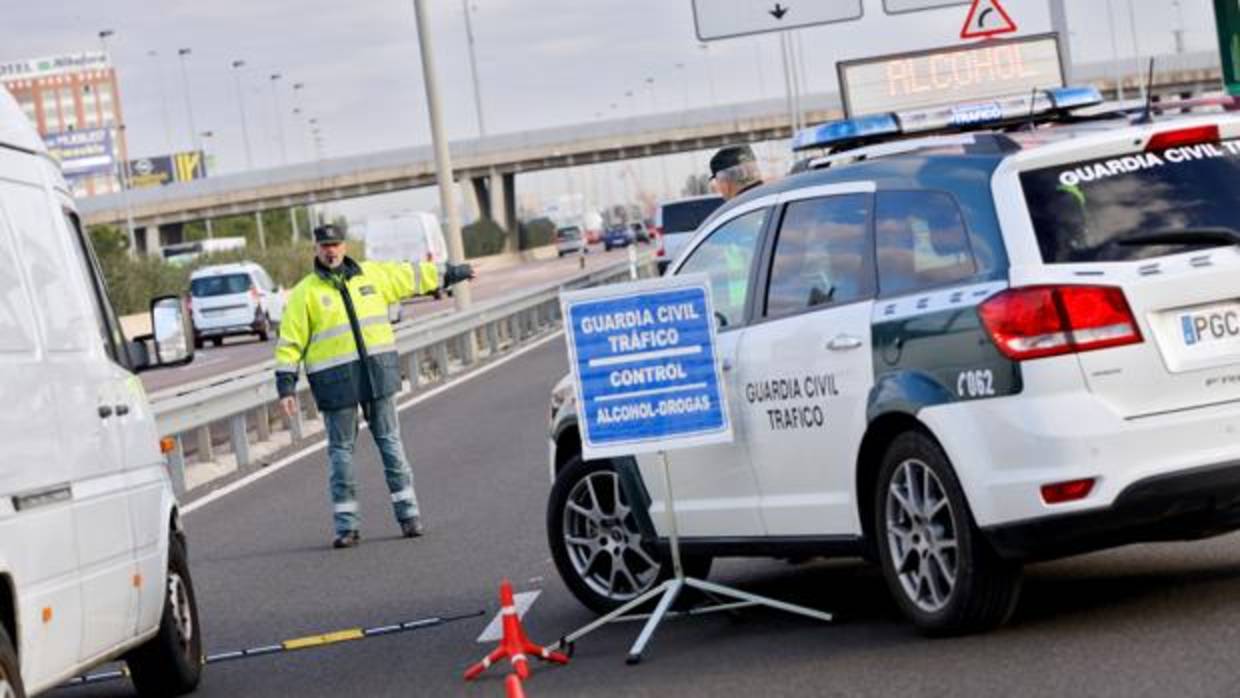 La DGT realizará más de 25.000 controles de alcohol y drogas en las todas las carreteras hasta este domingo