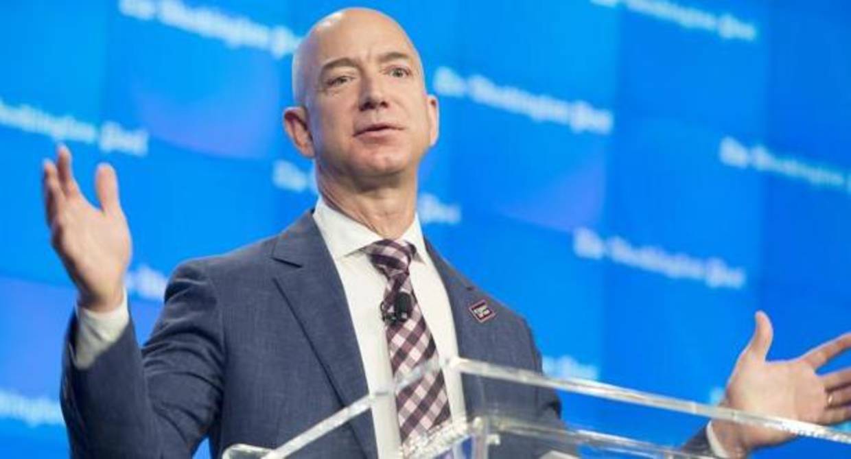 Jeff Bezos pide ideas en Twitter para arreglar el mundo con su dinero