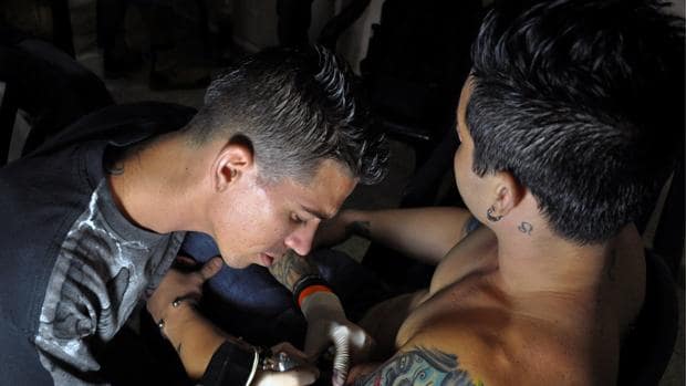 Los tatuajes influyen en muchos campos al encontrar un empleo