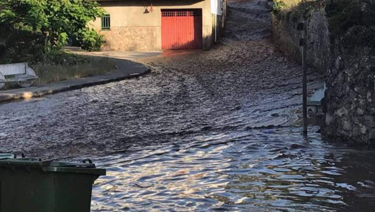 Una fisura en una balsa, origen de las inundaciones en Valverde de la Vera