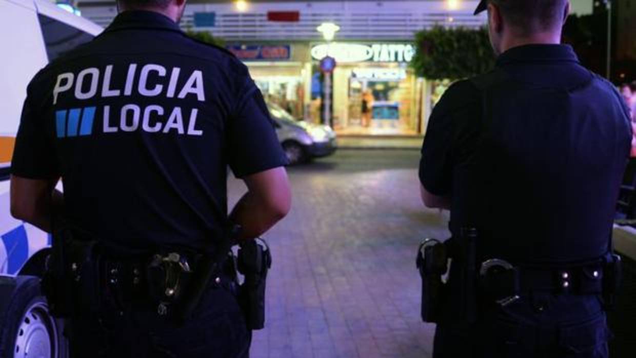 Agentes patrullan en Magaluf