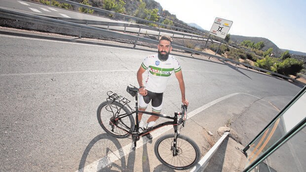 Suso, el profesor de Córdoba que irá hasta Santiago en bicicleta