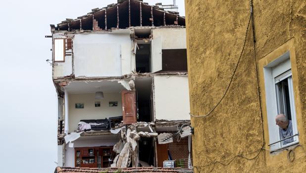 El edificio derrumbado en Santander. Los vecinos siguen atónitos por lo acontecido