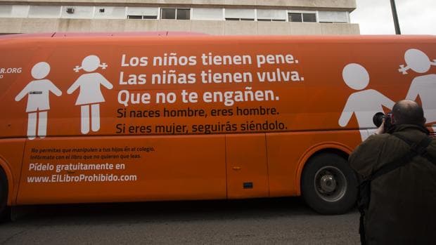El autobús de Hazte Oír, circulando por Madrid el pasado mes de febrero