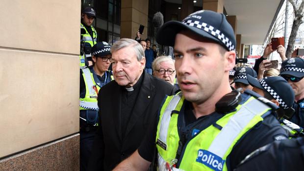 El cardenal George Pell llega al tribunal australiano por las acusaciones de pederastia