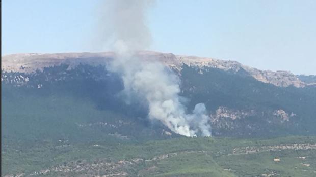 El fuego de Yeste (Albacete) afecta ya a 70 hectáreas y se han desalojado a 200 personas en total