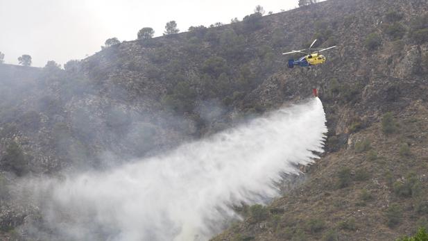 El fuego de Yeste rebate la tesis oficial y calcina ya casi 4.000 hectáreas