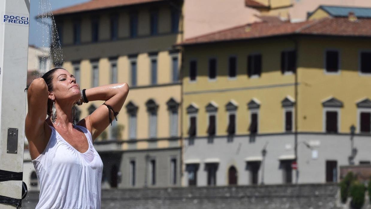 Una mujer se ducha en Florencia